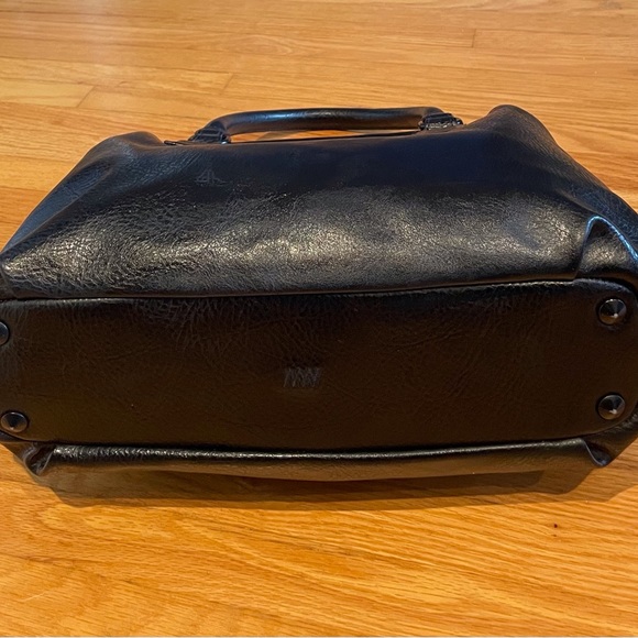 Matt & Nat Black Vegan Shoulder or Crossbody Handbag. - Picture 8 of 16